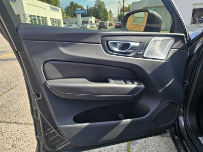 2023 Volvo XC60 Recharge Plug-In Hybrid Ultimate Bright Theme