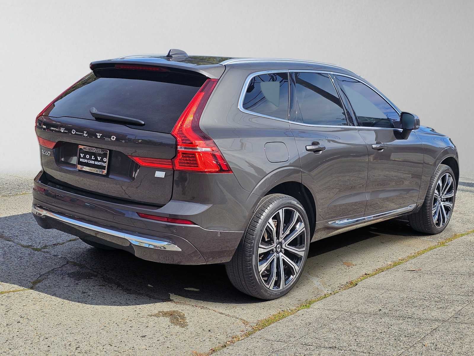 2023 Volvo XC60 Recharge Plug-In Hybrid Ultimate Bright Theme