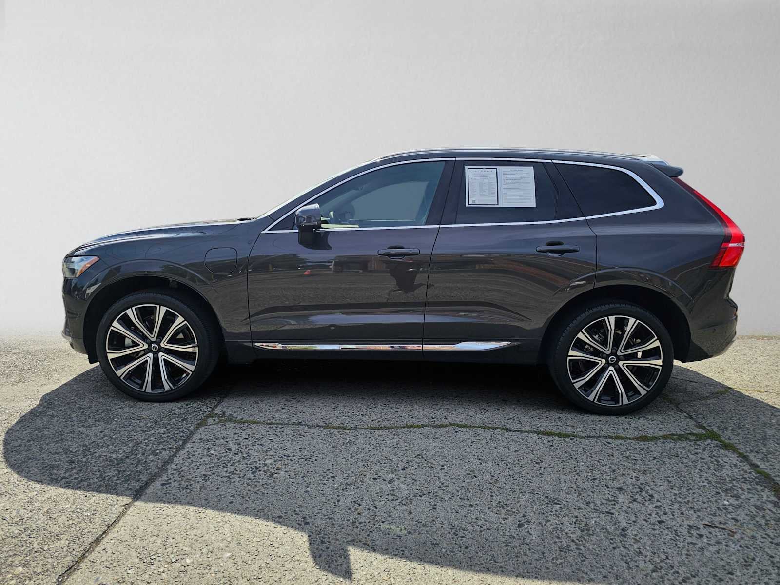 2023 Volvo XC60 Recharge Plug-In Hybrid Ultimate Bright Theme