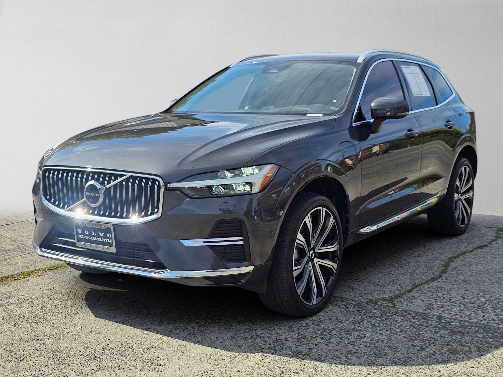 2023 Volvo XC60 Recharge Plug-In Hybrid Ultimate Bright Theme