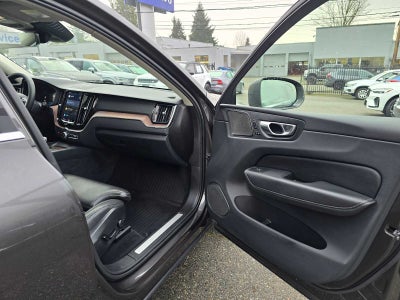 2023 Volvo XC60 Recharge Plug-In Hybrid Ultimate Bright Theme