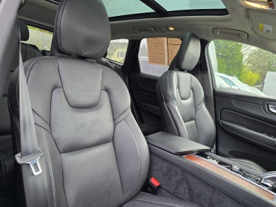 2023 Volvo XC60 Recharge Plug-In Hybrid Ultimate Bright Theme