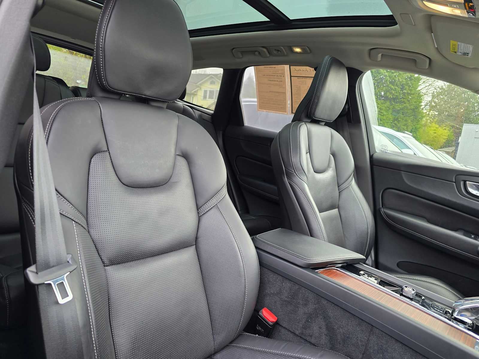 2023 Volvo XC60 Recharge Plug-In Hybrid Ultimate Bright Theme