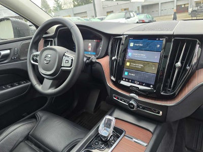 2023 Volvo XC60 Recharge Plug-In Hybrid Ultimate Bright Theme