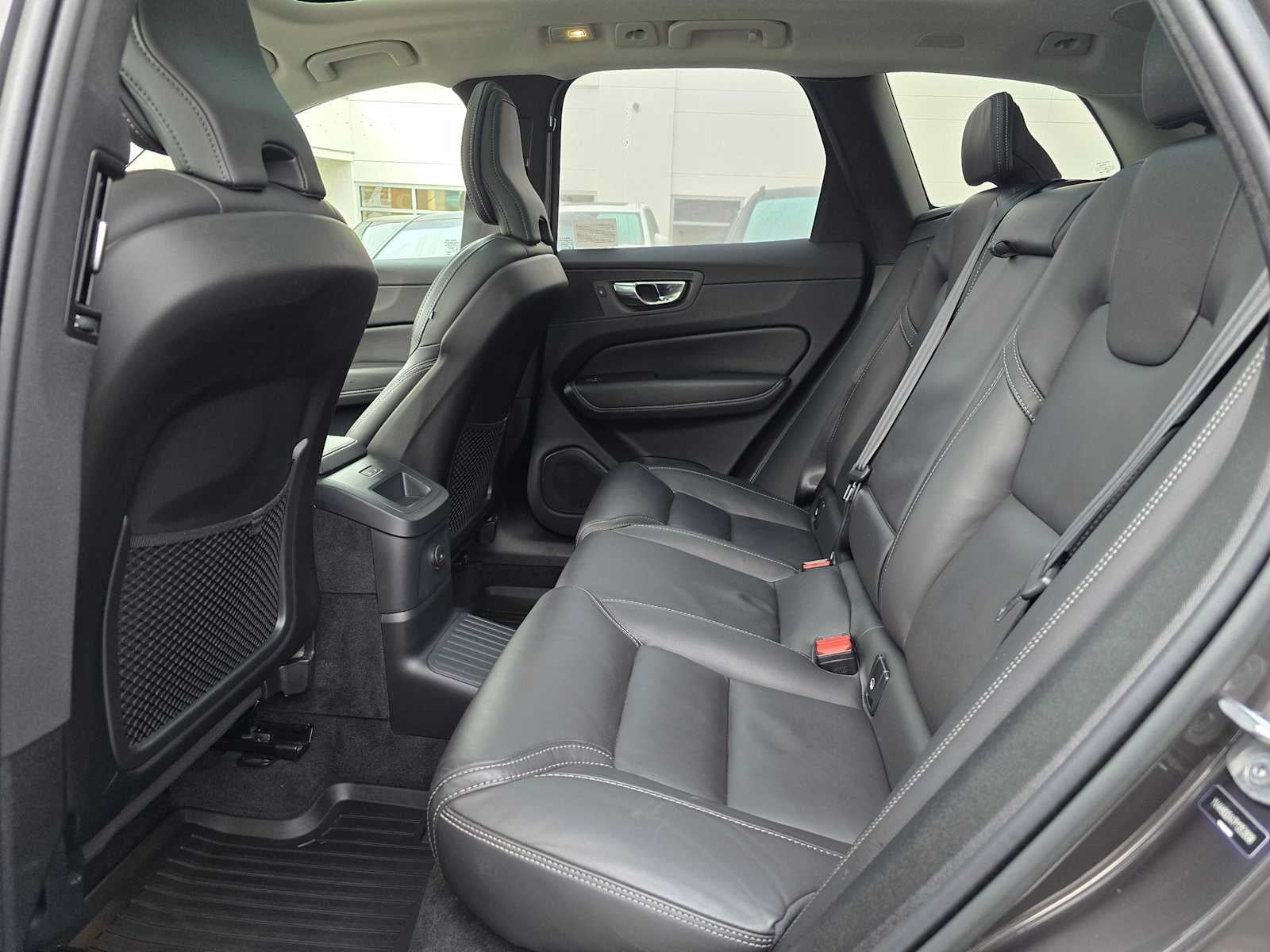 2023 Volvo XC60 Recharge Plug-In Hybrid Ultimate Bright Theme