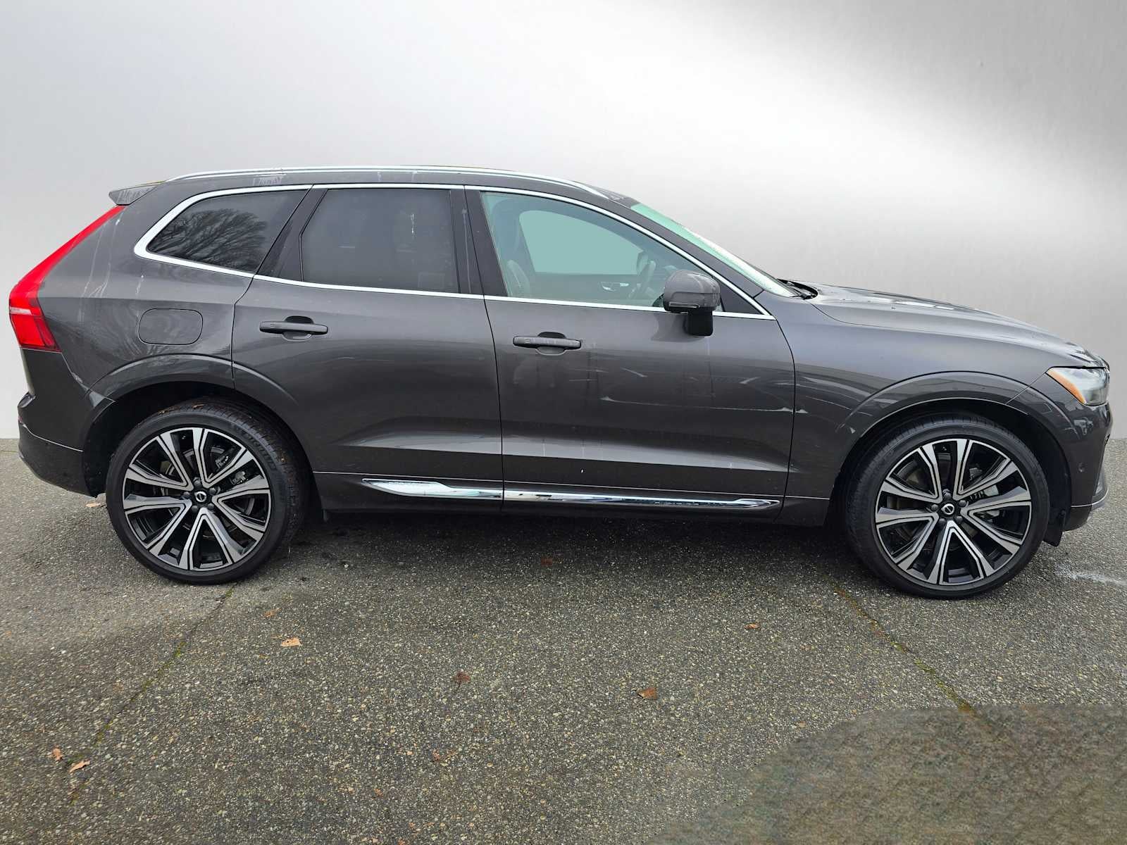 2023 Volvo XC60 Recharge Plug-In Hybrid Ultimate Bright Theme