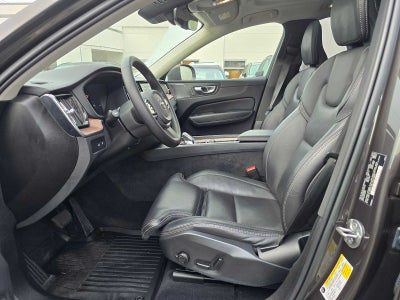 2023 Volvo XC60 Recharge Plug-In Hybrid Ultimate Bright Theme