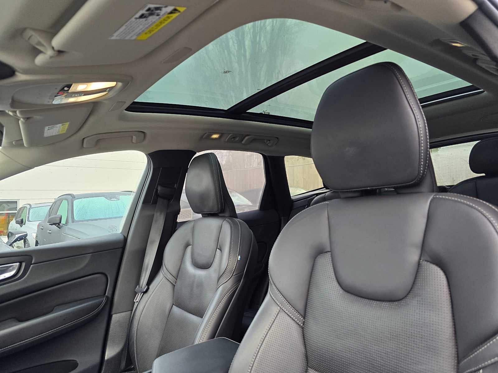 2023 Volvo XC60 Recharge Plug-In Hybrid Ultimate Bright Theme