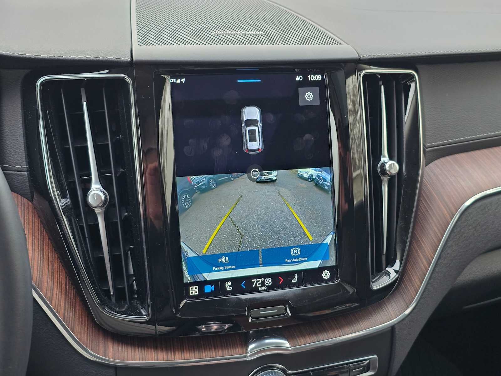 2023 Volvo XC60 Recharge Plug-In Hybrid Ultimate Bright Theme