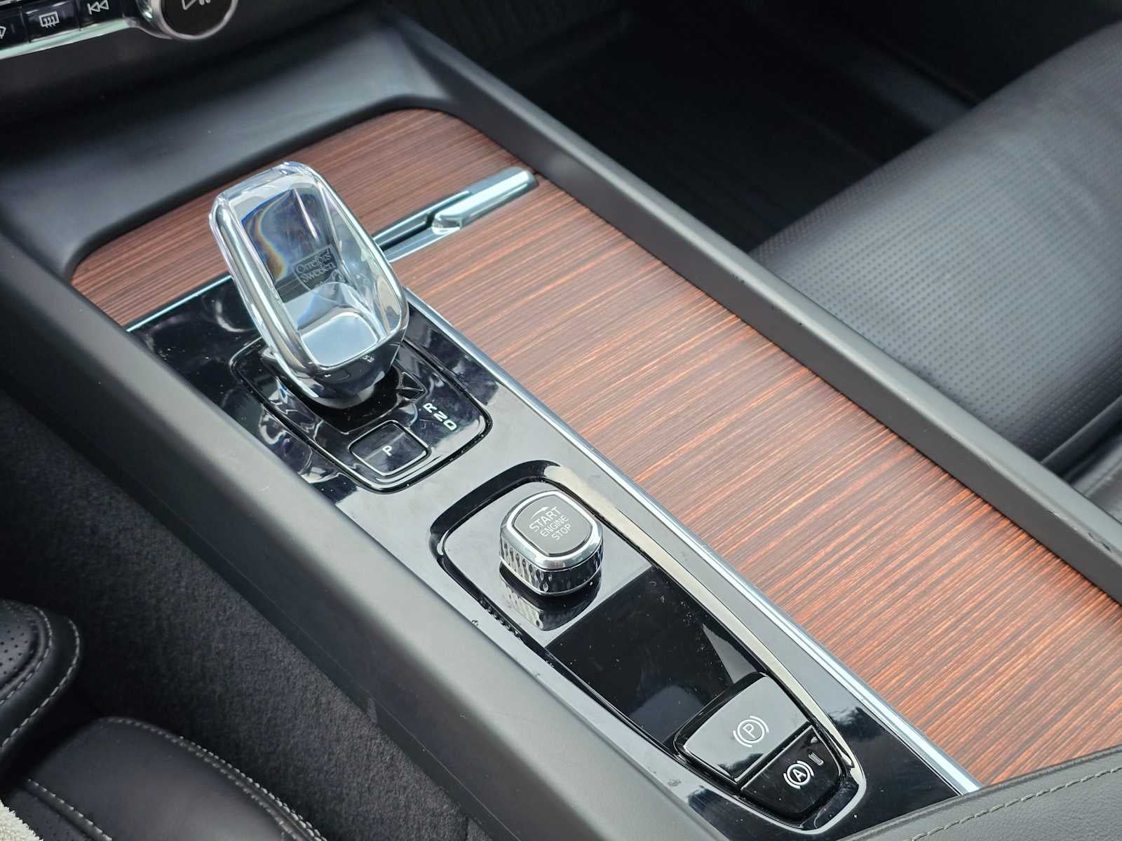 2023 Volvo XC60 Recharge Plug-In Hybrid Ultimate Bright Theme