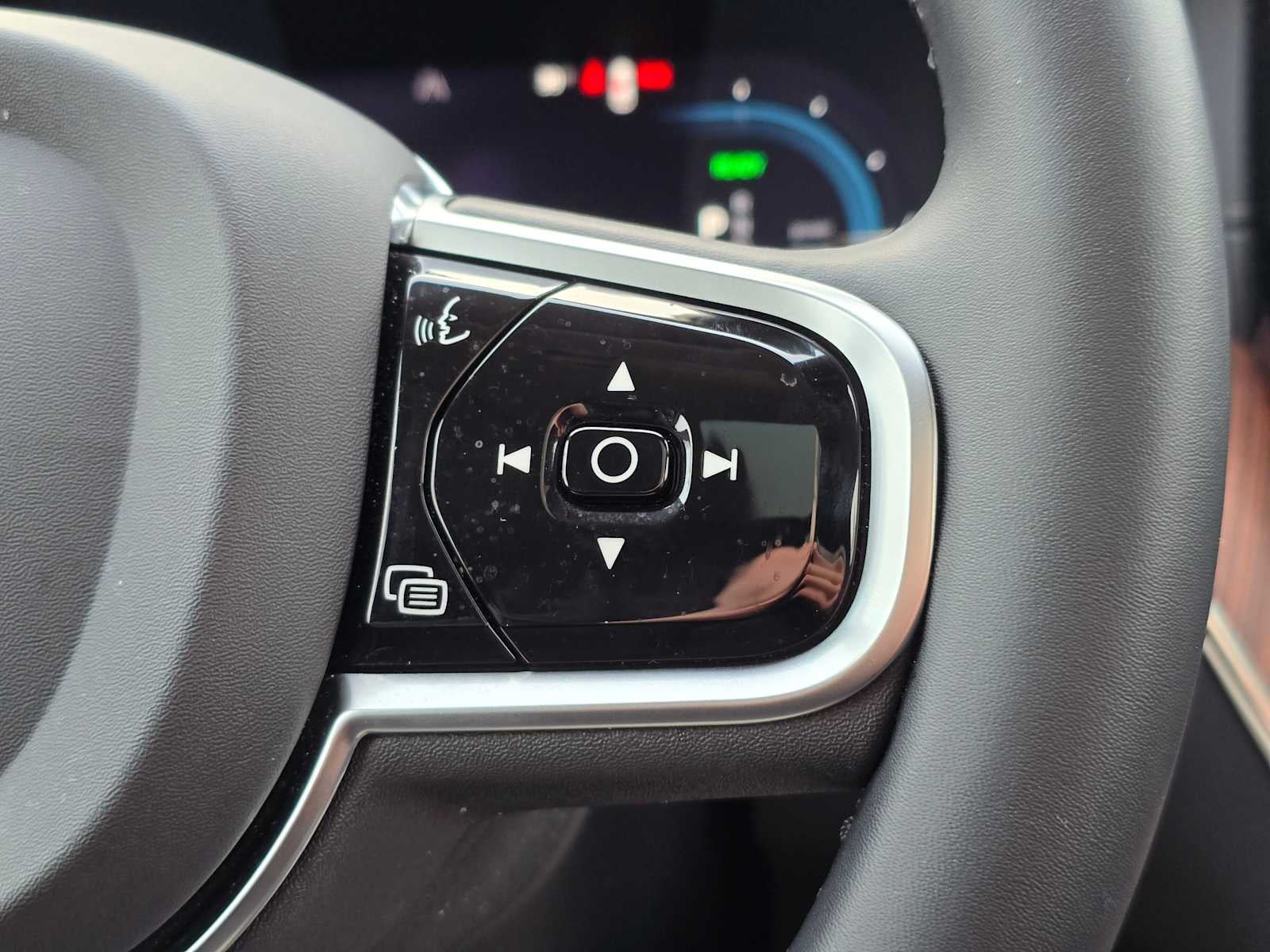 2023 Volvo XC60 Recharge Plug-In Hybrid Ultimate Bright Theme