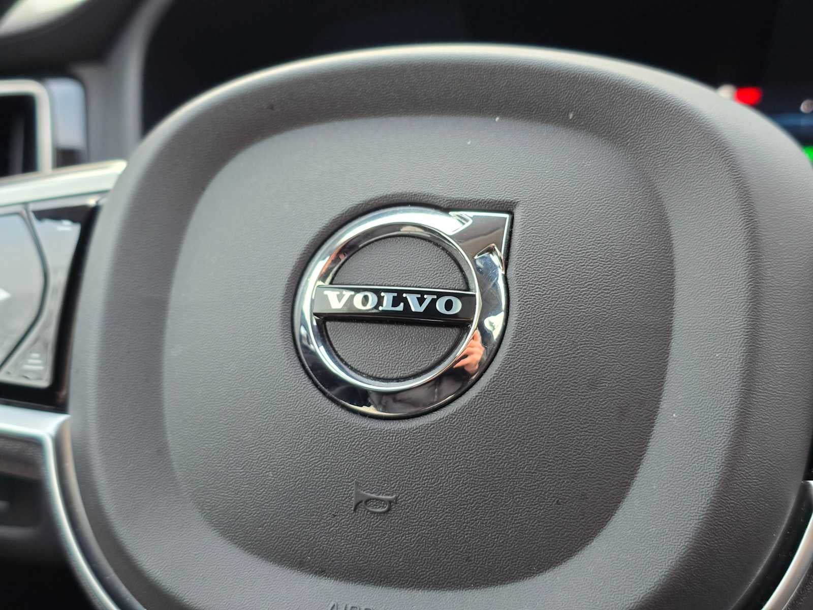 2023 Volvo XC60 Recharge Plug-In Hybrid Ultimate Bright Theme