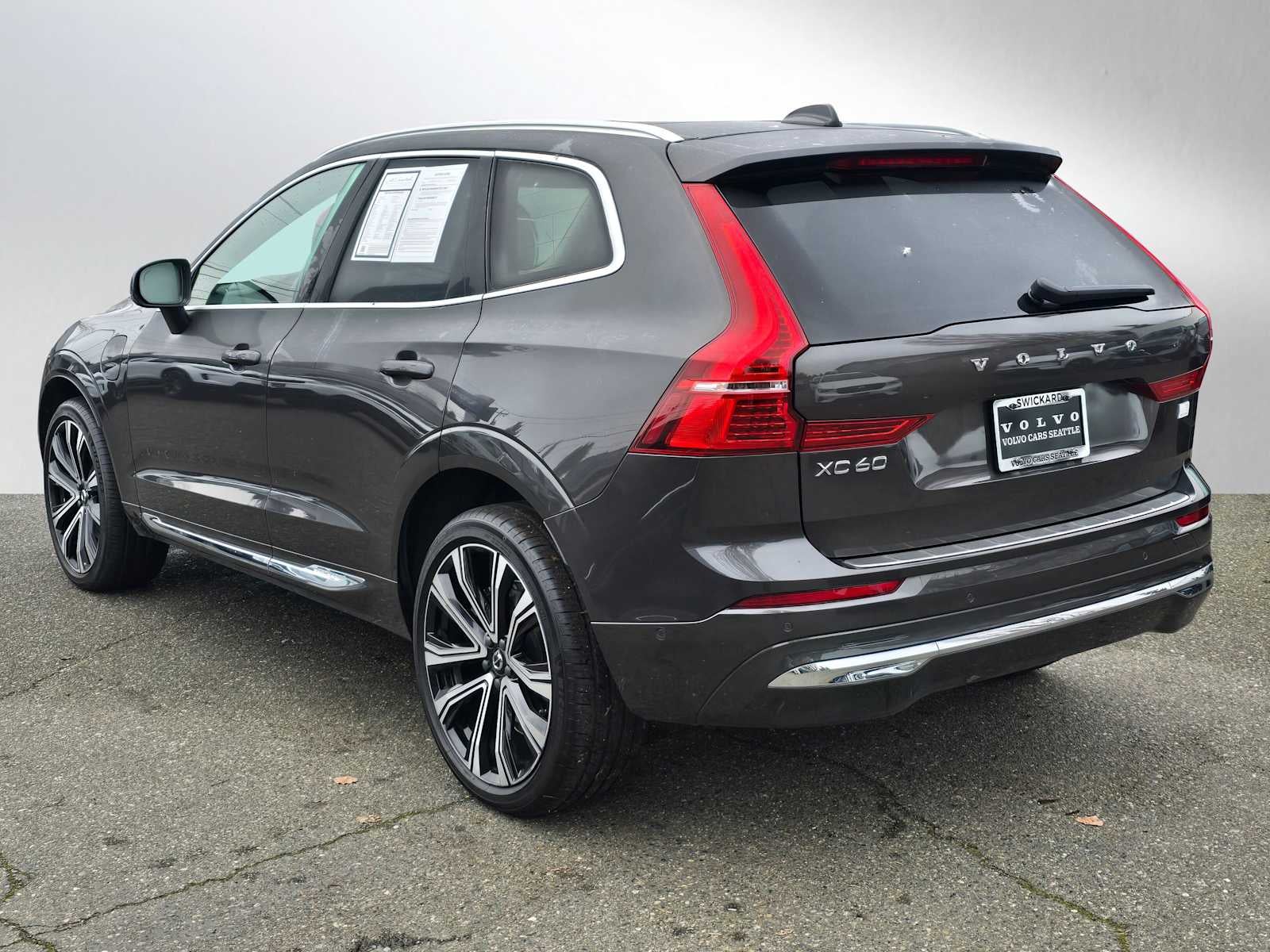 2023 Volvo XC60 Recharge Plug-In Hybrid Ultimate Bright Theme