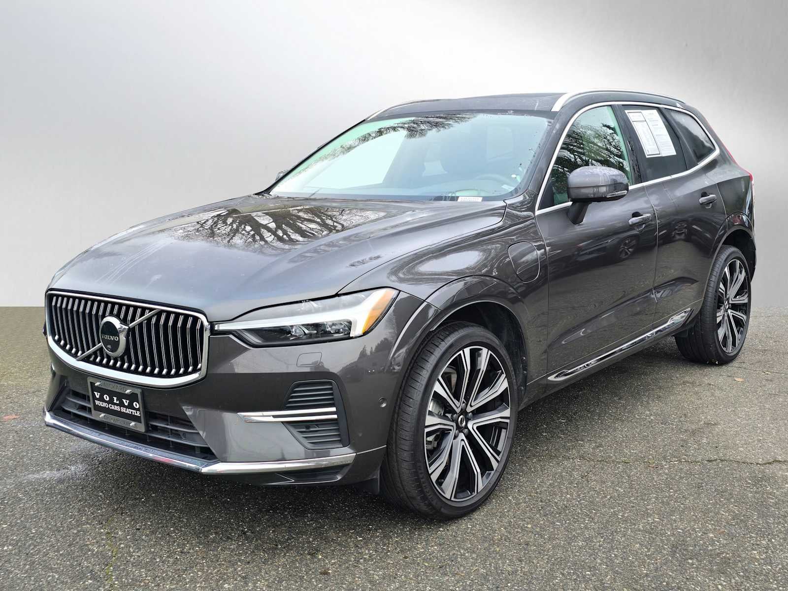 2023 Volvo XC60 Recharge Plug-In Hybrid Ultimate Bright Theme