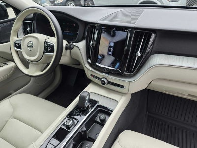 2024 Volvo XC60 Recharge Plug-In Hybrid Plus Dark Theme