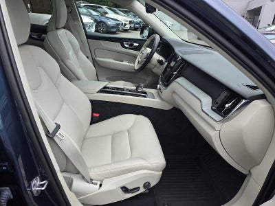 2024 Volvo XC60 Recharge Plug-In Hybrid Plus Dark Theme