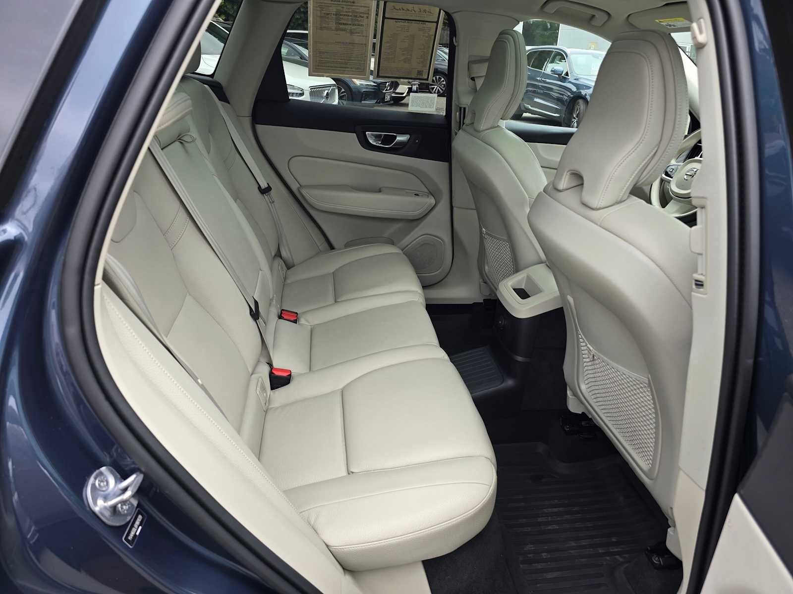 2024 Volvo XC60 Recharge Plug-In Hybrid Plus Dark Theme
