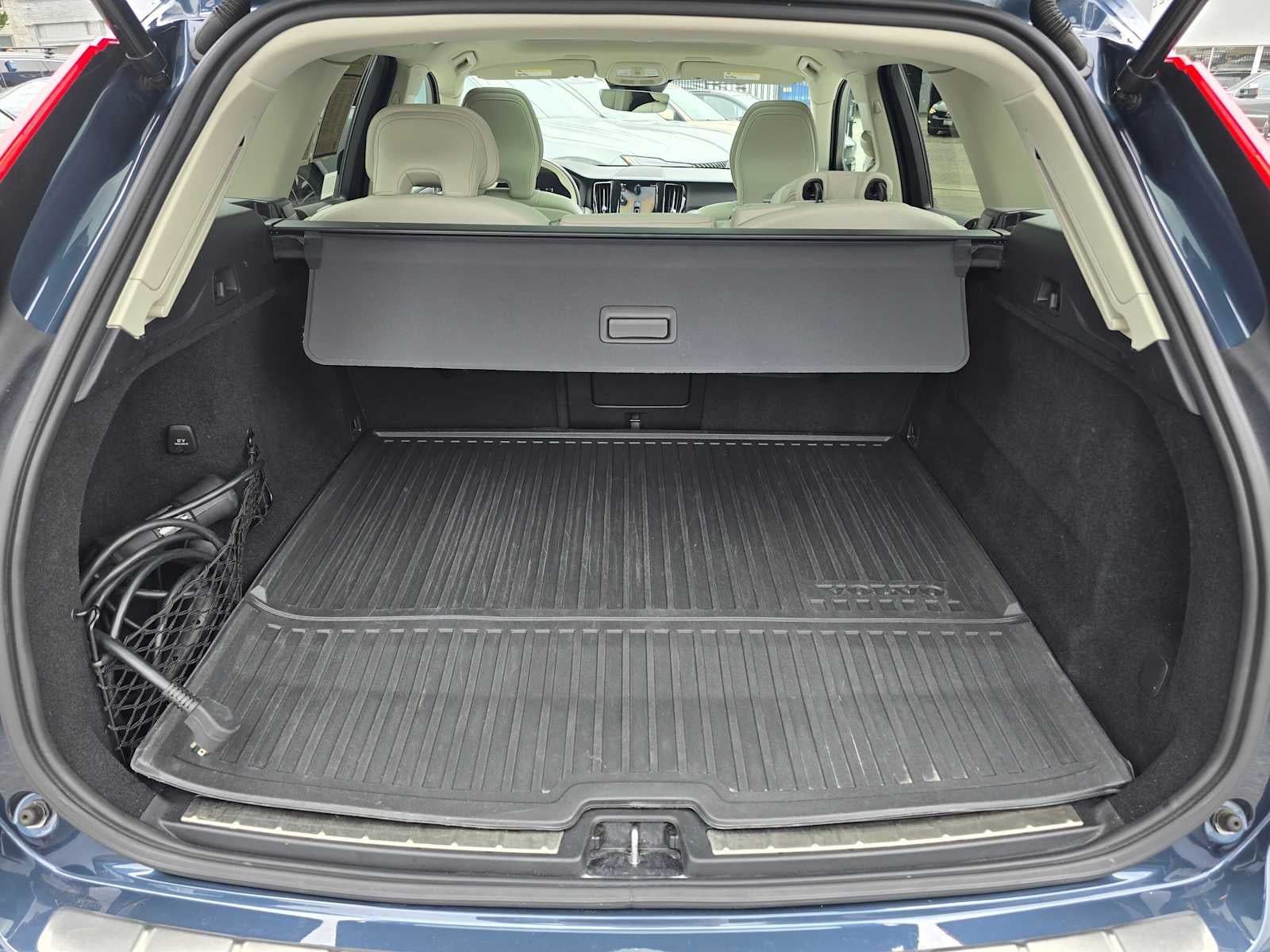 2024 Volvo XC60 Recharge Plug-In Hybrid Plus Dark Theme
