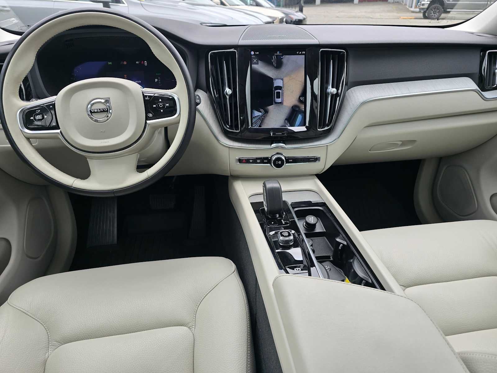 2024 Volvo XC60 Recharge Plug-In Hybrid Plus Dark Theme