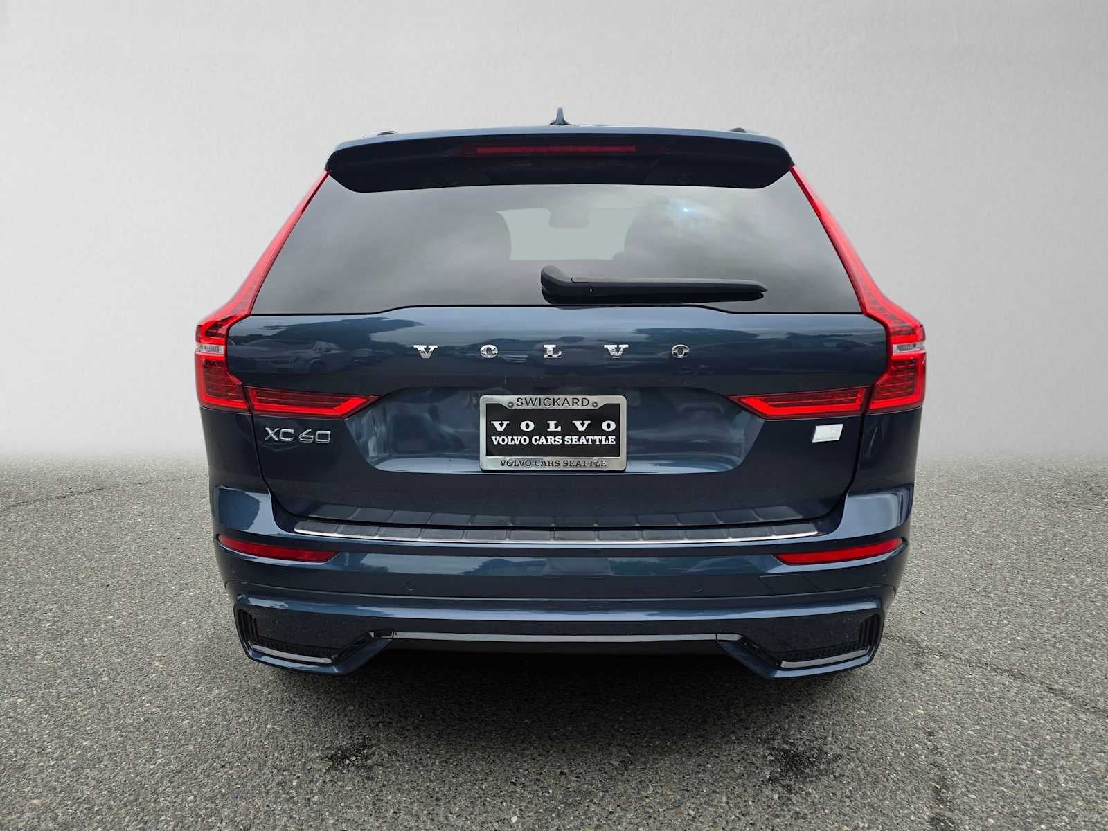 2024 Volvo XC60 Recharge Plug-In Hybrid Plus Dark Theme