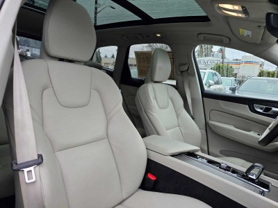 2024 Volvo XC60 Recharge Plug-In Hybrid Plus Dark Theme