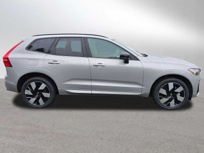 2024 Volvo XC60 Recharge Plug-In Hybrid Plus Dark Theme