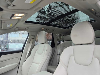 2024 Volvo XC60 Recharge Plug-In Hybrid Plus Dark Theme