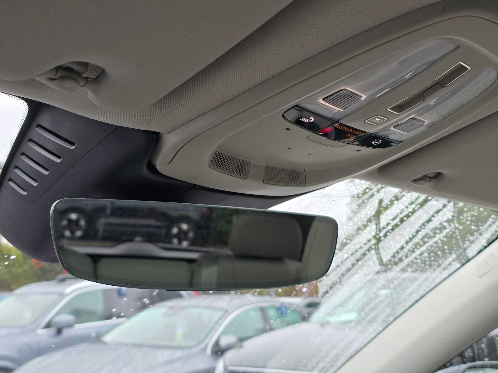 2024 Volvo XC60 Recharge Plug-In Hybrid Plus Dark Theme