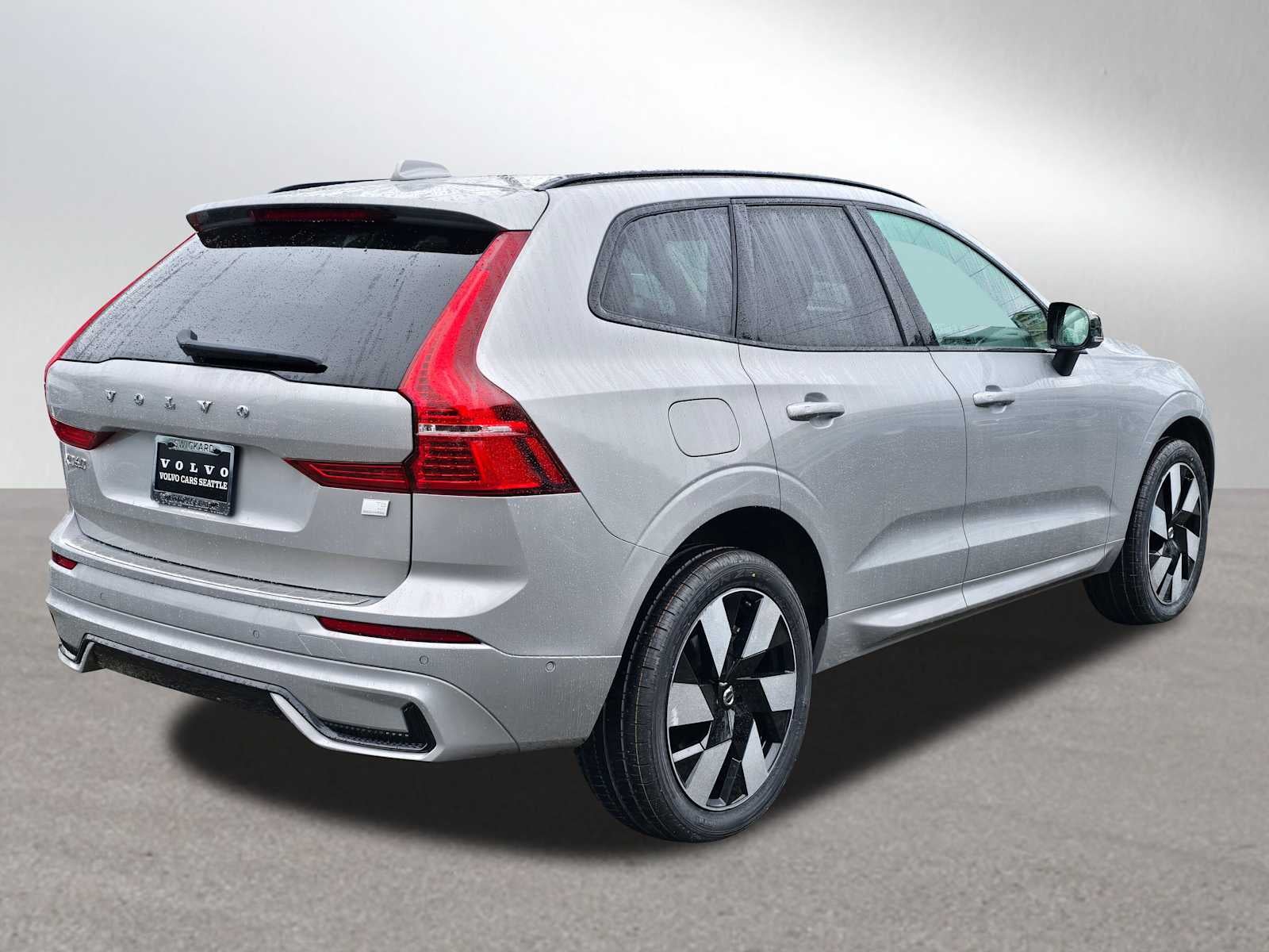 2024 Volvo XC60 Recharge Plug-In Hybrid Plus Dark Theme