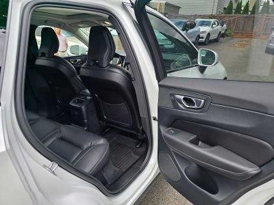 2024 Volvo XC60 Recharge Plug-In Hybrid Ultimate Dark Theme
