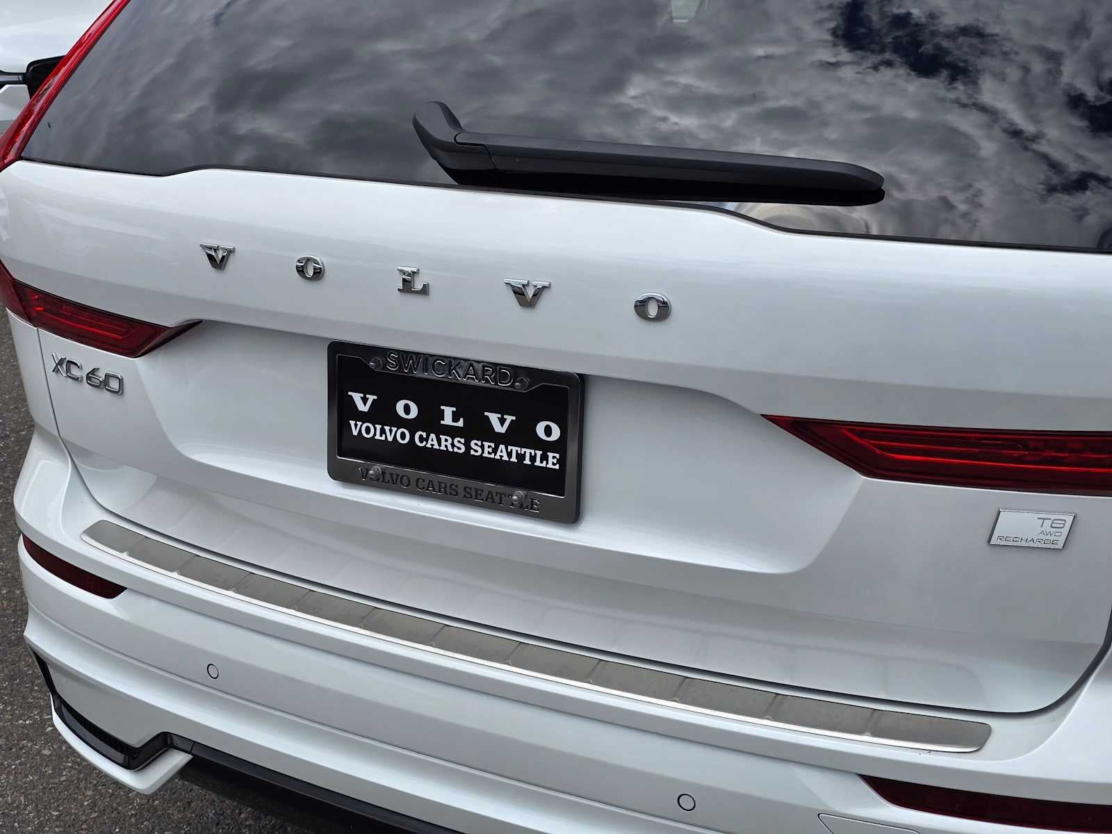 2024 Volvo XC60 Recharge Plug-In Hybrid Ultimate Dark Theme