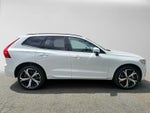 2024 Volvo XC60 Recharge Plug-In Hybrid Ultimate Dark Theme
