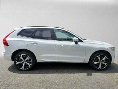 2024 Volvo XC60 Recharge Plug-In Hybrid Ultimate Dark Theme
