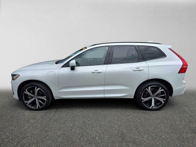 2024 Volvo XC60 Recharge Plug-In Hybrid Ultimate Dark Theme