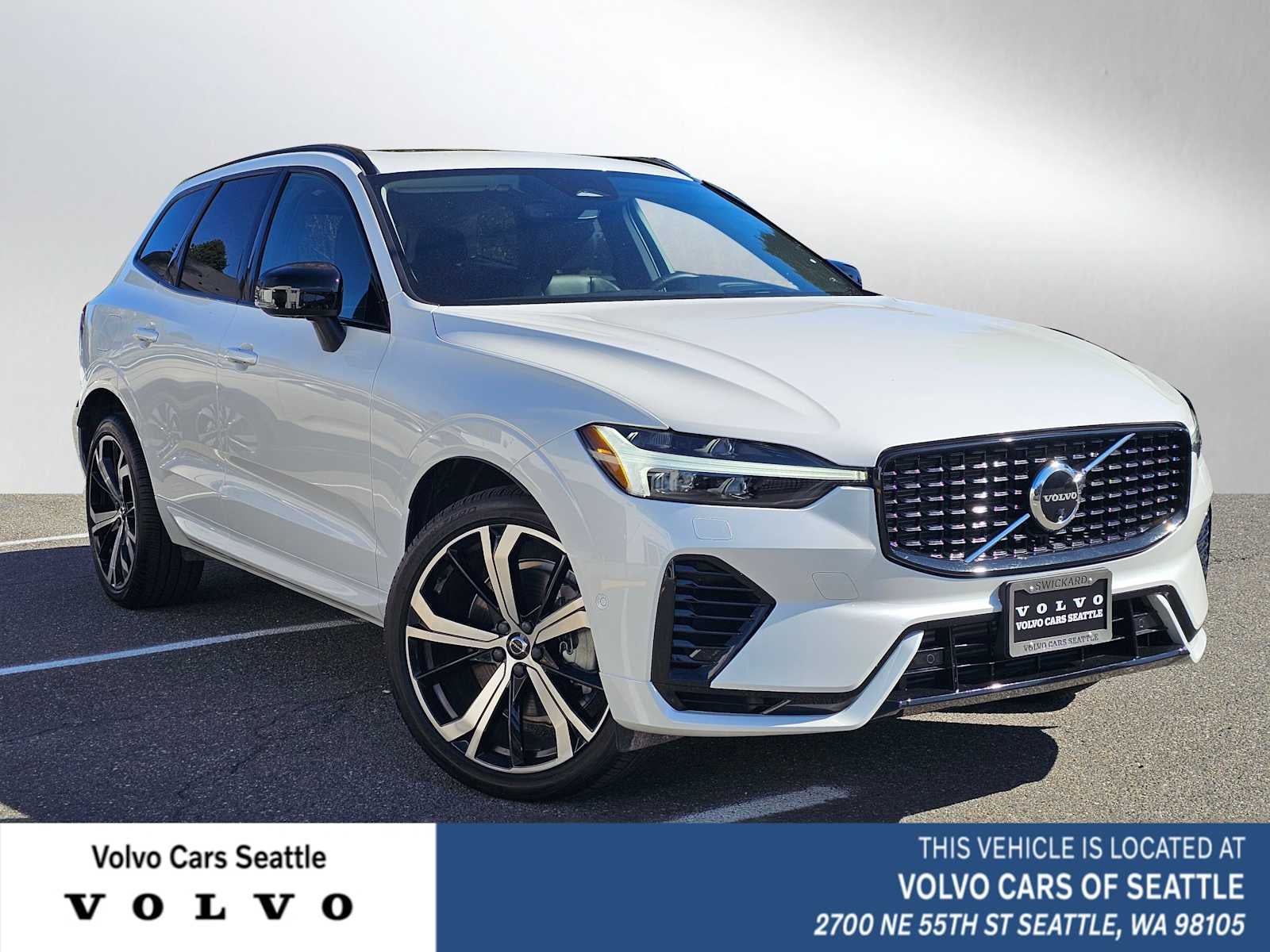 2024 Volvo XC60 Recharge Plug-In Hybrid Ultimate Dark Theme