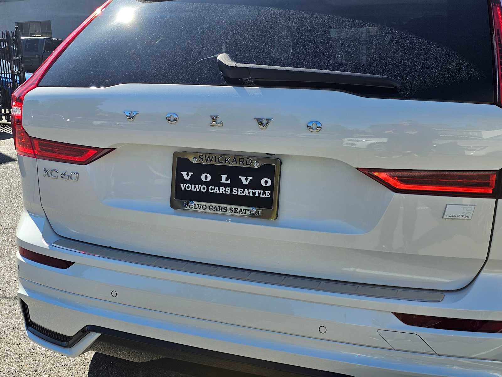 2024 Volvo XC60 Recharge Plug-In Hybrid Ultimate Dark Theme