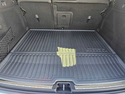 2024 Volvo XC60 Recharge Plug-In Hybrid Ultimate Dark Theme