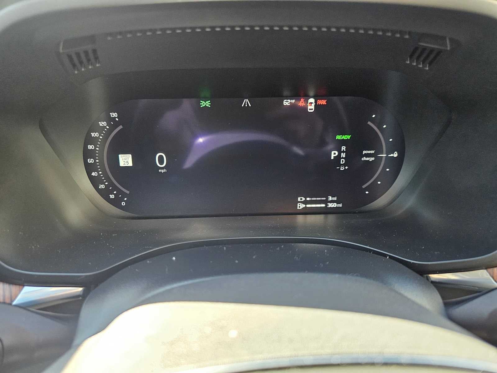 2024 Volvo XC60 Recharge Plug-In Hybrid Ultimate Dark Theme