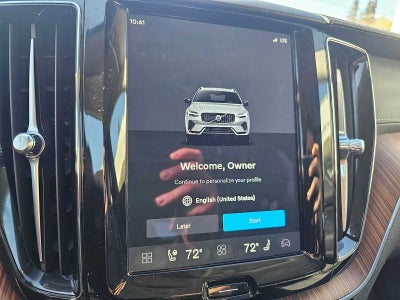 2024 Volvo XC60 Recharge Plug-In Hybrid Ultimate Dark Theme