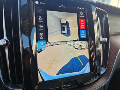 2024 Volvo XC60 Recharge Plug-In Hybrid Ultimate Dark Theme