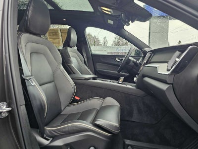 2022 Volvo XC60 Recharge Plug-In Hybrid R-Design