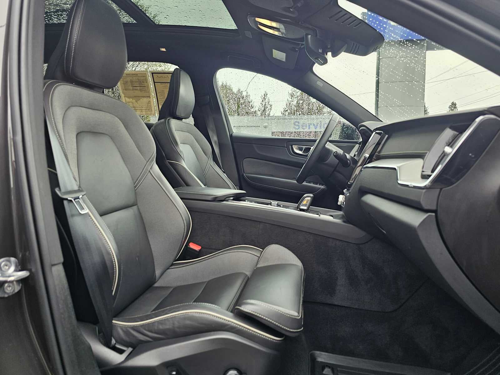 2022 Volvo XC60 Recharge Plug-In Hybrid R-Design
