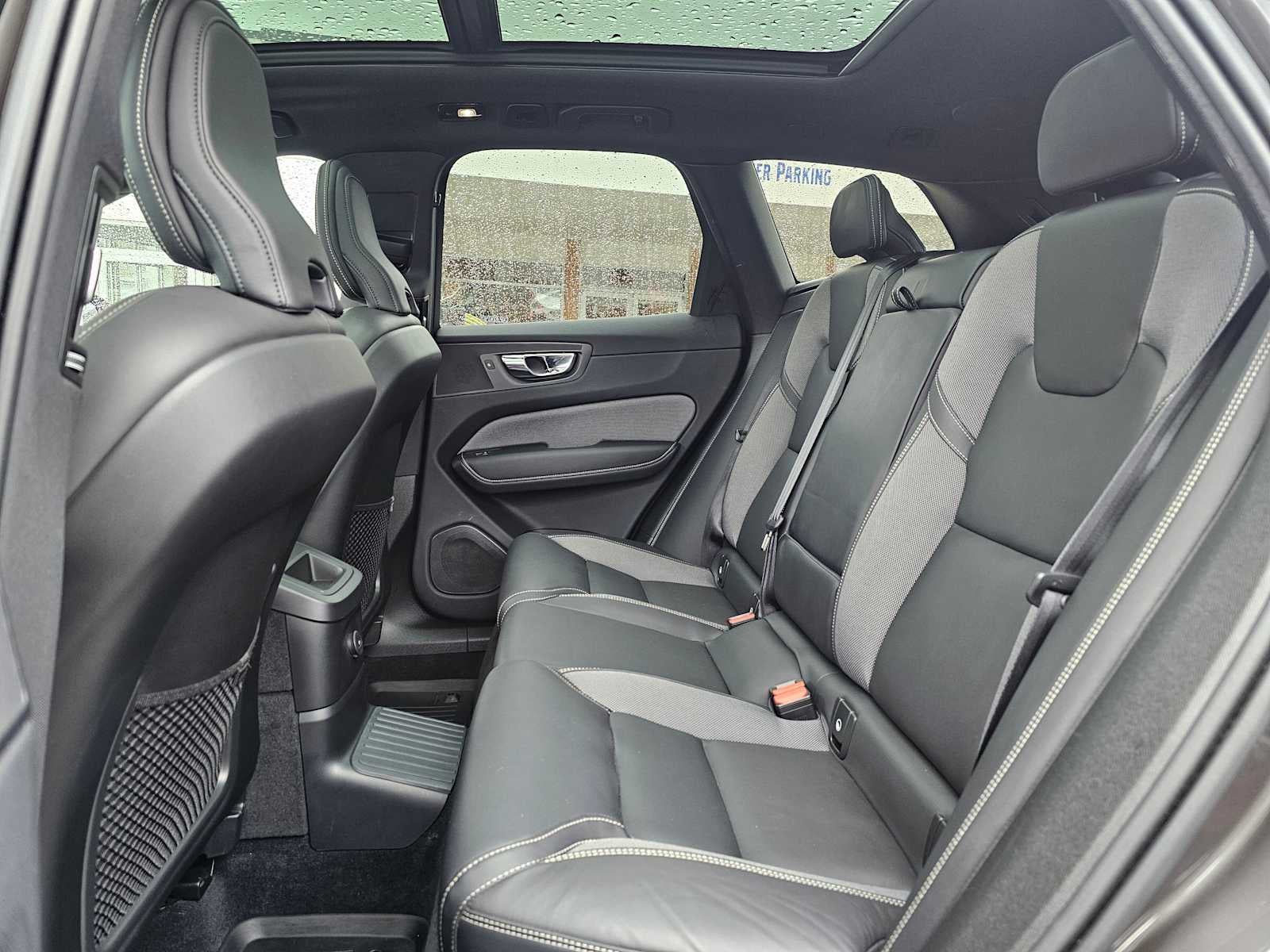 2022 Volvo XC60 Recharge Plug-In Hybrid R-Design