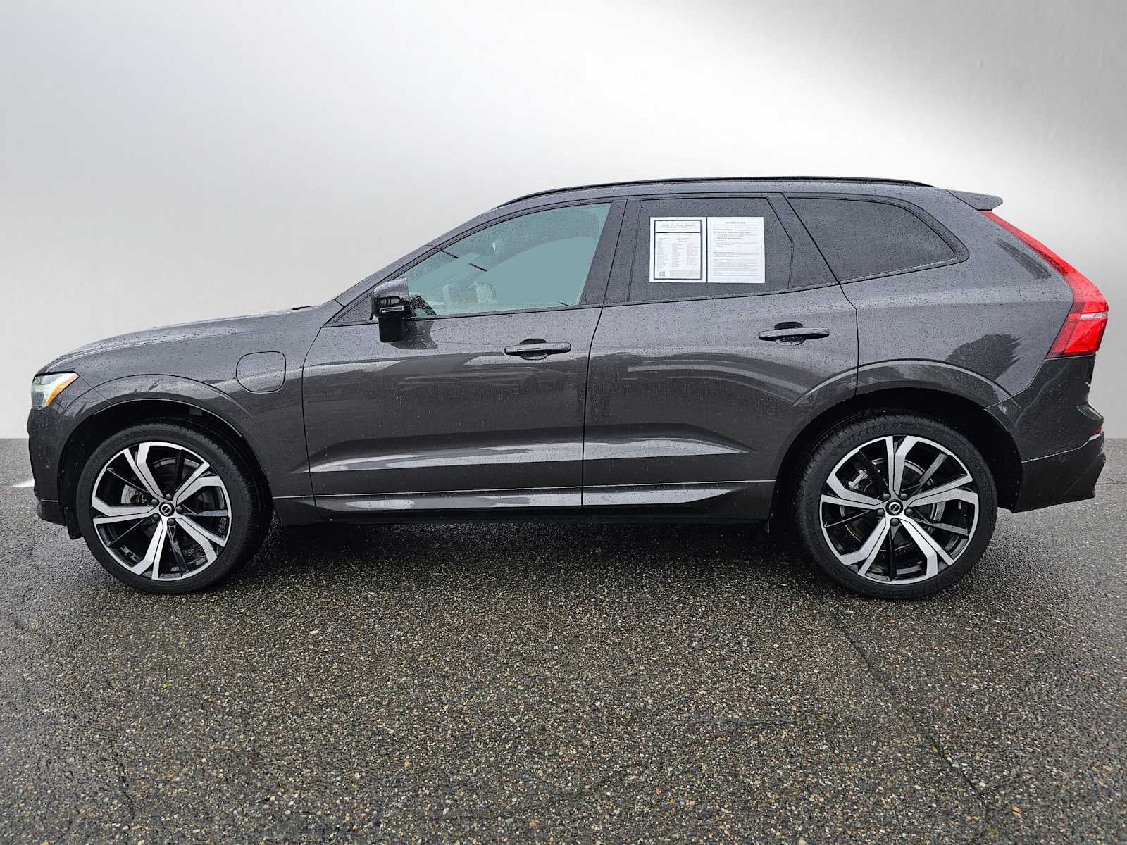 2022 Volvo XC60 Recharge Plug-In Hybrid R-Design