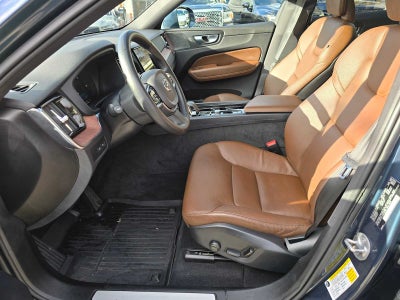 2023 Volvo XC60 Recharge Plug-In Hybrid Plus Bright Theme