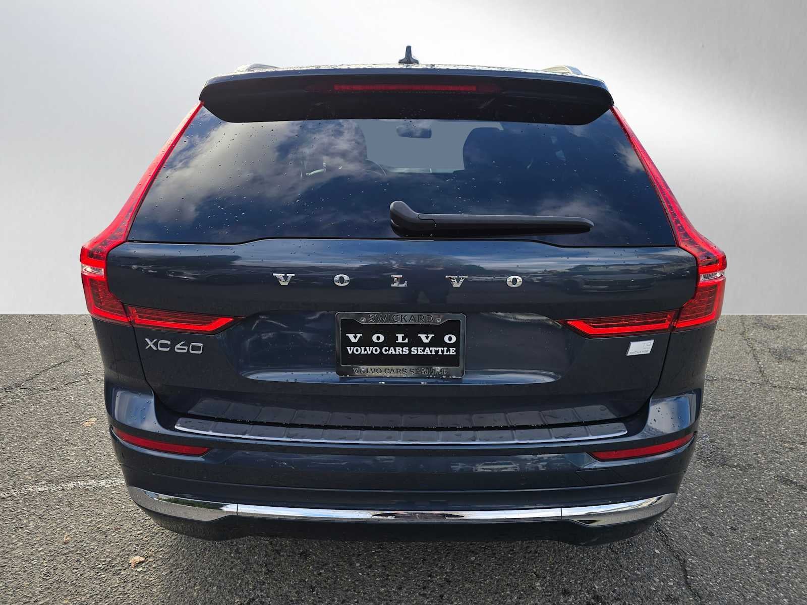 2023 Volvo XC60 Recharge Plug-In Hybrid Plus Bright Theme