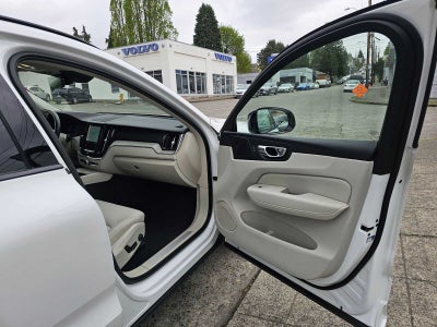 2023 Volvo XC60 Recharge Plug-In Hybrid Plus Dark Theme
