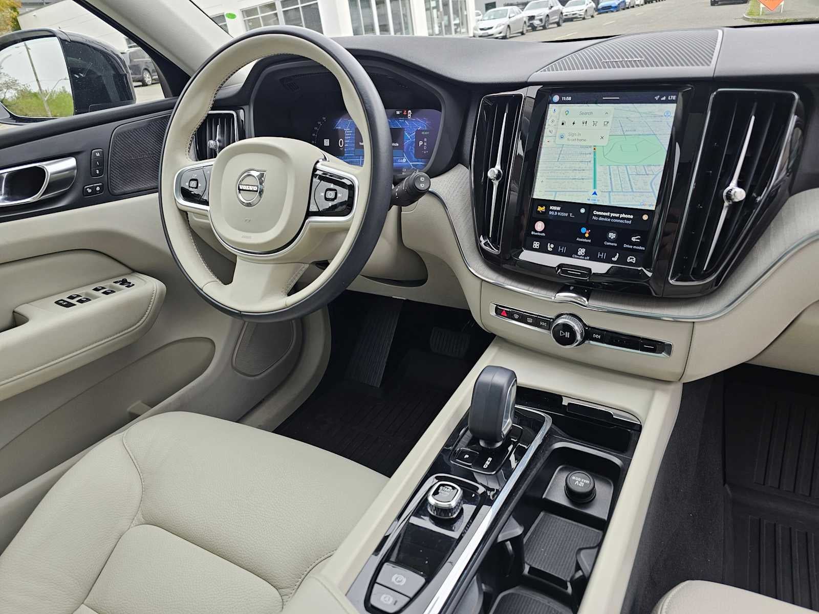 2023 Volvo XC60 Recharge Plug-In Hybrid Plus Dark Theme