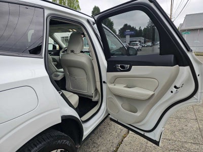 2023 Volvo XC60 Recharge Plug-In Hybrid Plus Dark Theme