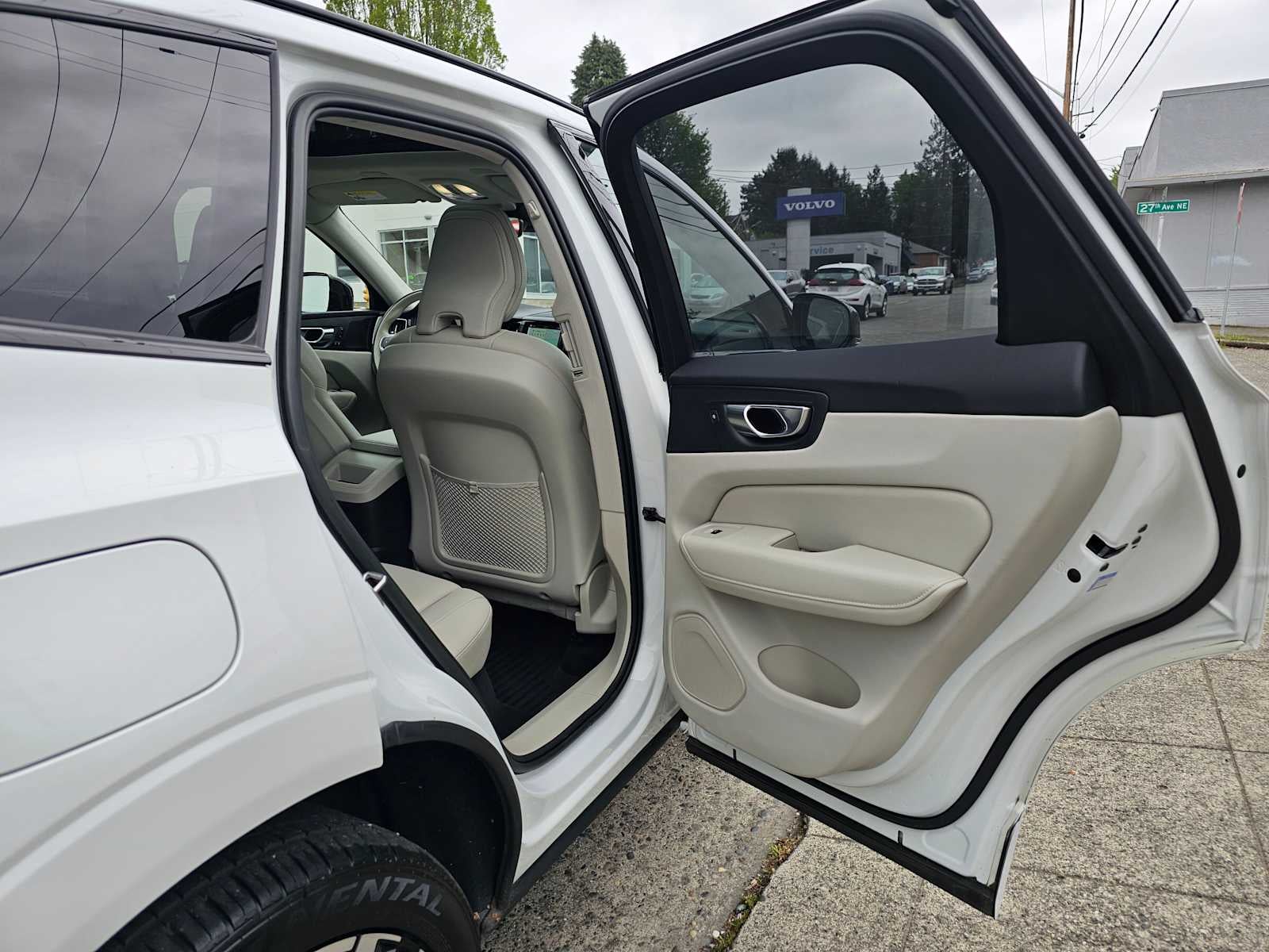 2023 Volvo XC60 Recharge Plug-In Hybrid Plus Dark Theme